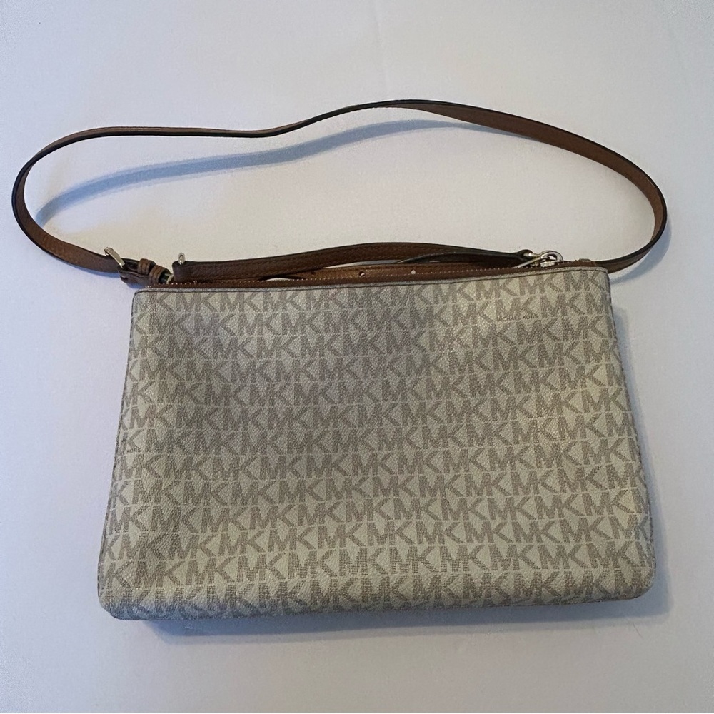 Michael Kors Jet Set Travel Double Zip Gusset Signature Crossbody Vanilla Acorn